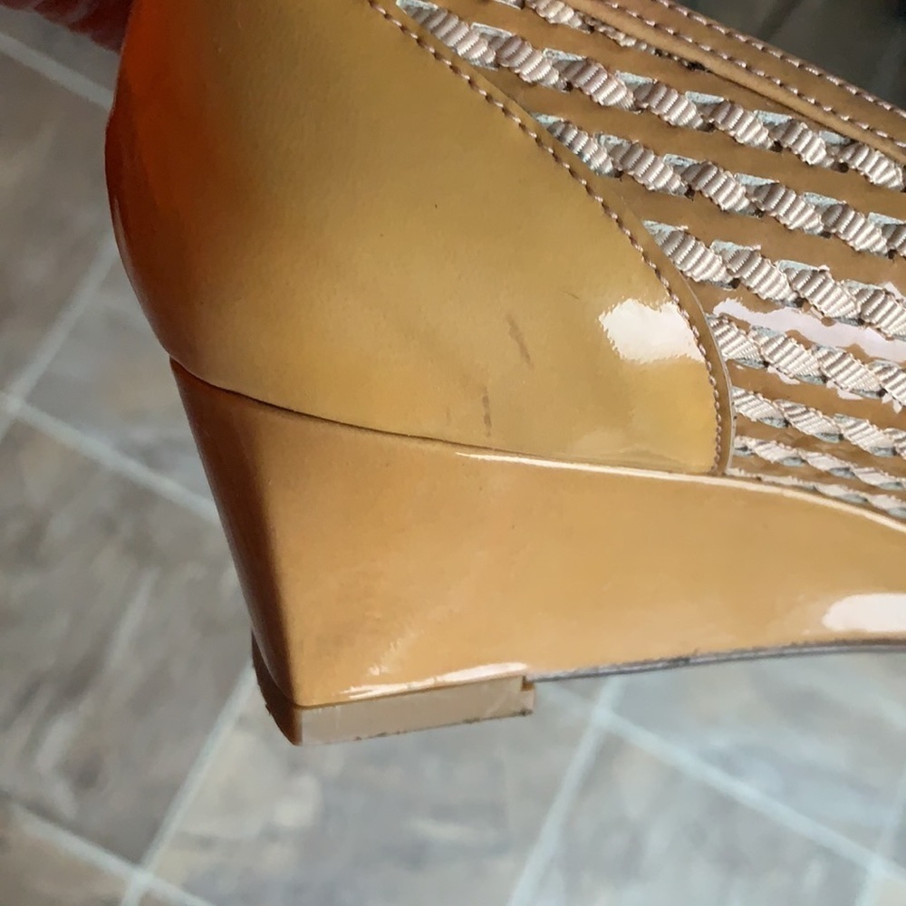 Stuart Weitzman Butterscotch Wedge Heels Size 6.5 - Picture 10 of 11